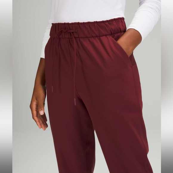 NEW Lululemon Stretch High-Rise Pant 7/8 Length
Red Merlot Size 8 - Picture 3 of 7